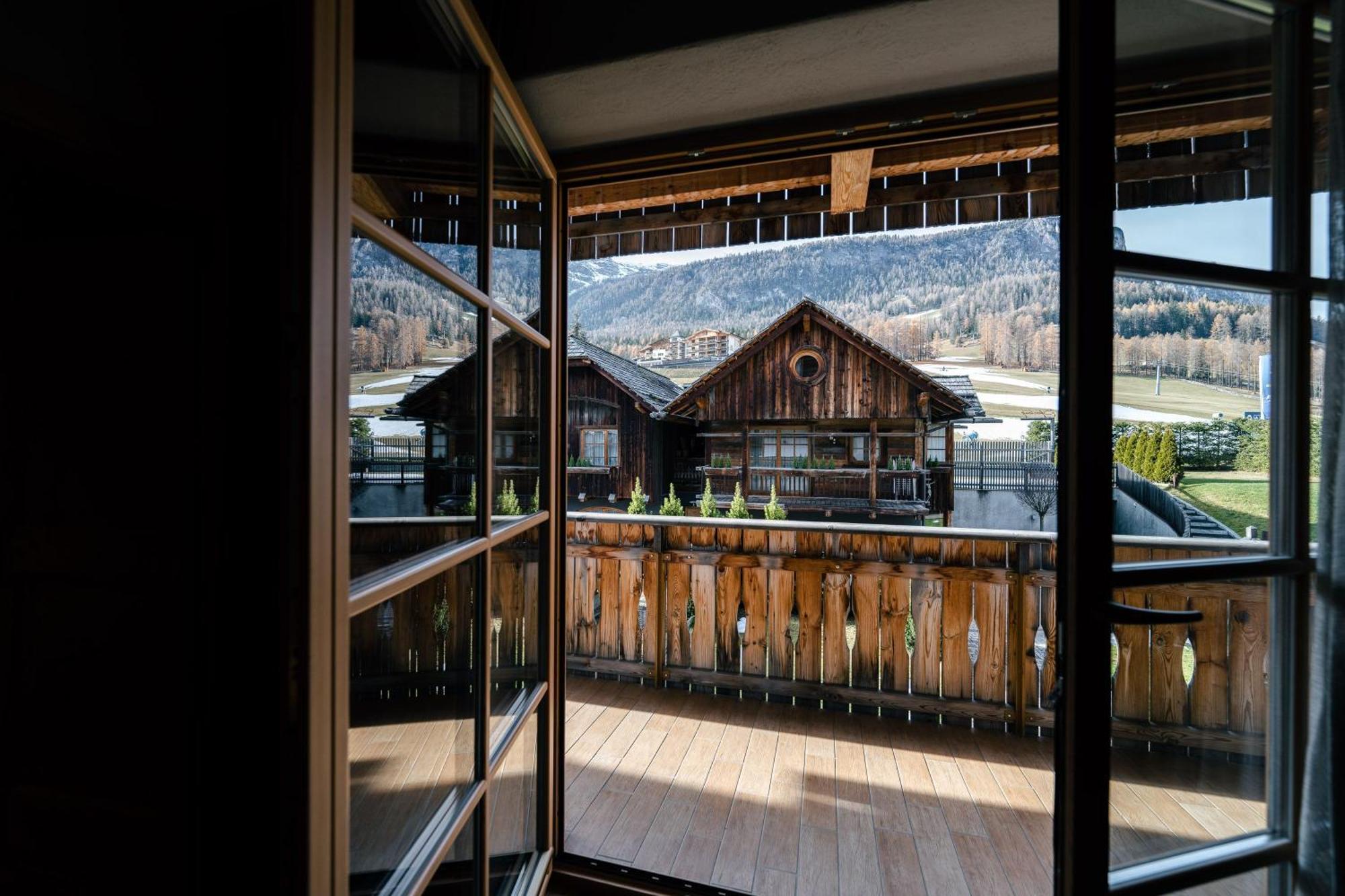 Sportony Mountain Lodges La Villa  Exteriér fotografie